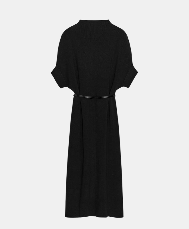 Knitted dress with belt