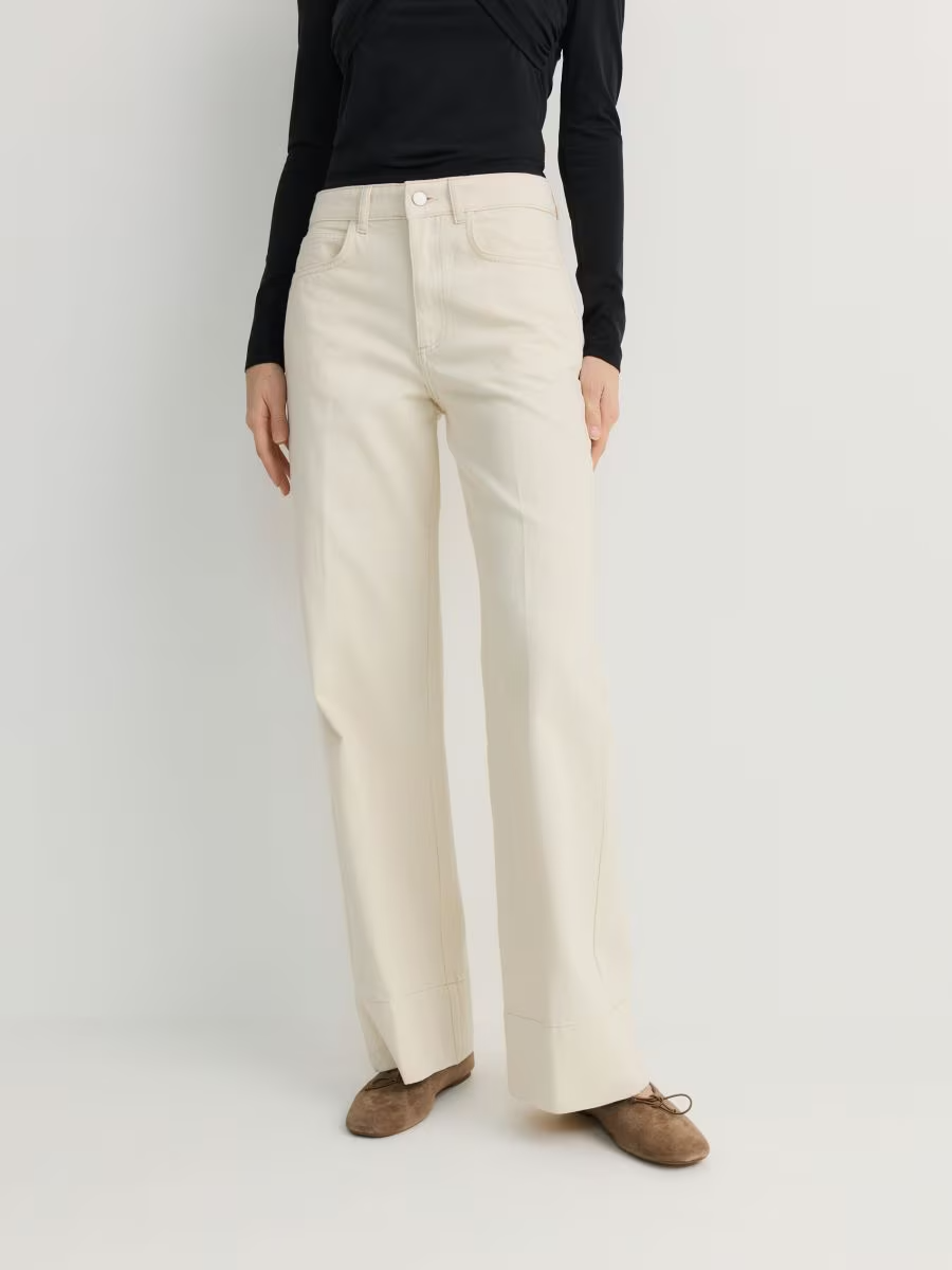 Wide-leg pleated trousers